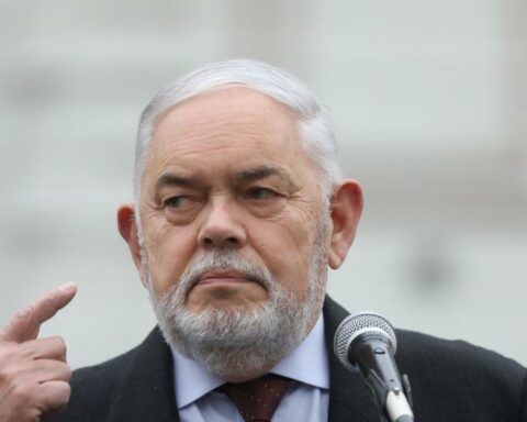 Will they eat third-rate food?  Jorge Montoya sends a letter to Congress announcing that they will not participate in the buffet