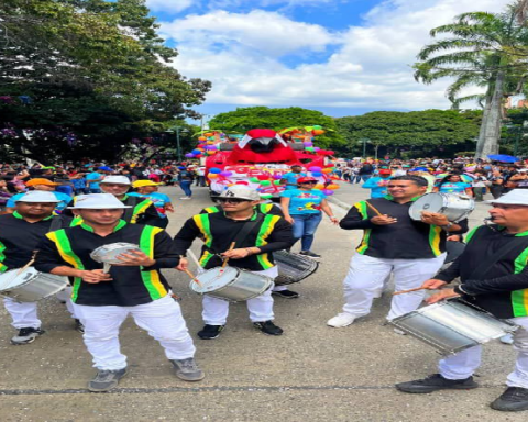 Anuncian carrozas ganadoras de los Carnavales Turísticos Internacionales Caracas 2023