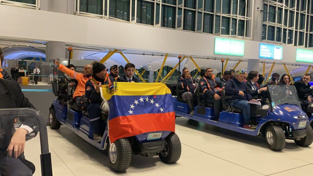 With applause they fired the Venezuelan brigade members in Türkiye