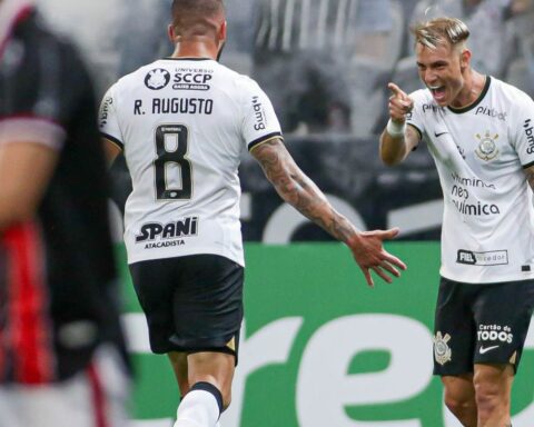 With goals from Roger Guedes and Adson, Corinthians wins Botafogo-SP