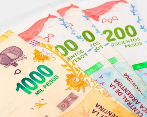 With inflation close to 100%, Argentina launches a 2,000-peso bill