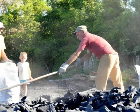 With the blackouts the coal ovens return in Cuba