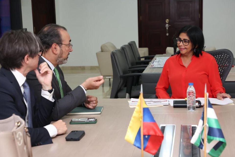 Without many details: Delcy Rodríguez met with authorities from CAF Banco de Desarrollo