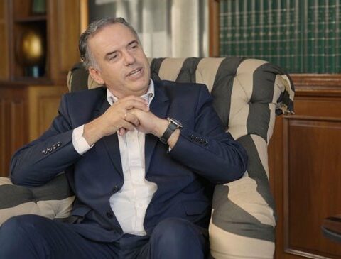 Yamandú Orsi, the canary who grew up on a ranch without electricity and who is "preparing" to be president