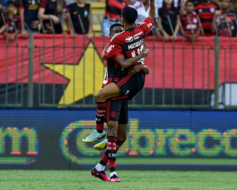 Young people from the base decide and Flamengo shoots in the leadership of Carioca