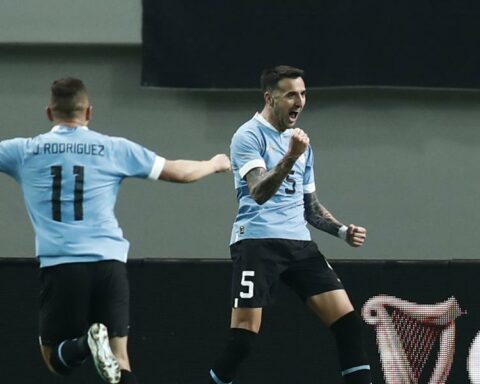 1-2: Uruguay claws a win against South Korea
