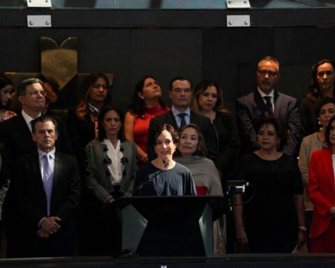 8M: Banxico deputy governors request access to technology for women