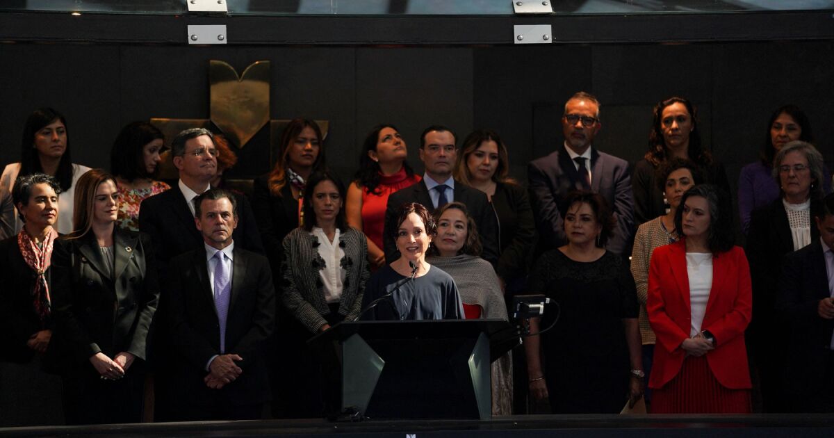 8M: Banxico deputy governors request access to technology for women