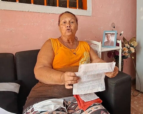 A mother calls for justice for the death of her son at the hands of two Cuban police officers