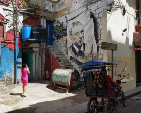 A one-eyed Eusebio Leal observes the decline of Old Havana