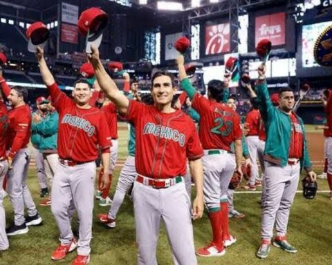 AMLO celebrates Mexico's pass to the semifinals in the Baseball World Cup