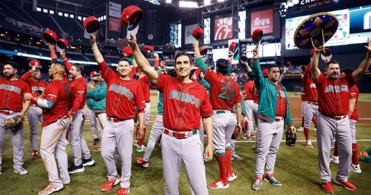 AMLO celebrates Mexico's pass to the semifinals in the Baseball World Cup