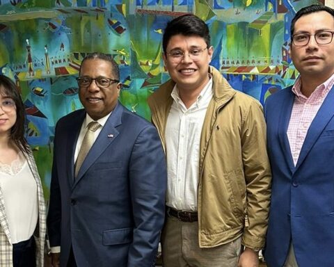 AUN exiles meet with high-ranking US official