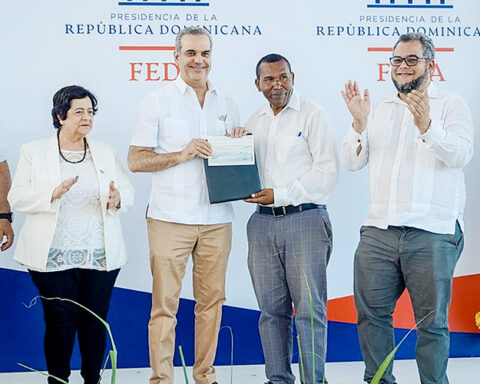 Abinader delivers RD$32.9 million for the construction of a rice factory