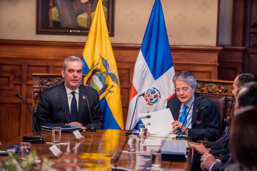 Abinader meets with his counterpart Lasso at the Presidential Palace