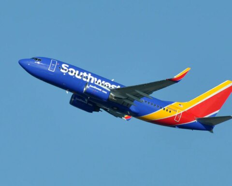 Tras explosión del motor en el aire, avión aterriza de emergencia en Cuba