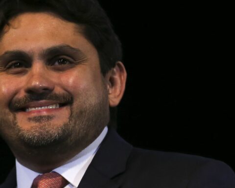 After meeting with Lula, Juscelino Filho remains in government