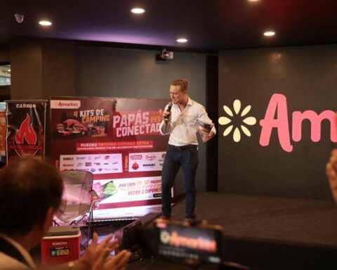 Amarket rewards disconnected parents with 4 camping kits