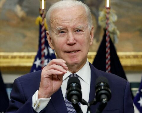 Americans can "have confidence" in the banking system: Biden