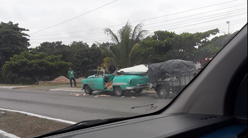 An accident between a truck and a car leaves at least one dead and two injured in Camagüey