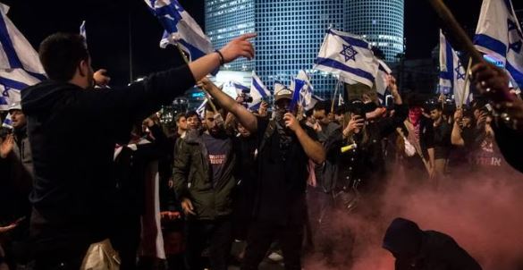 Anti-government protests in Israel turn violent