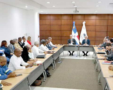 Archipelago of minimum wages form the DR labor market