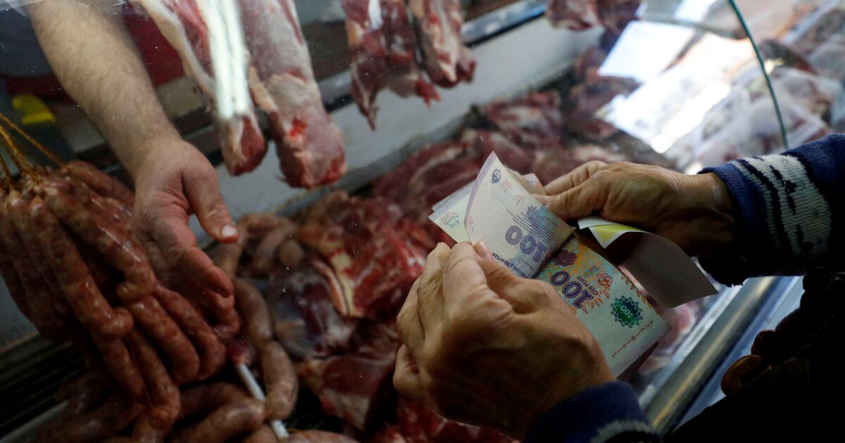 Argentina exceeds 100% inflation for the first time since 1991