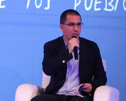 Arreaza highlights popular power as a pillar to promote the Revolution