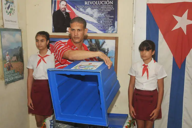 Votación en Cuba, Colegio electoral en Las Tunas, cubanos