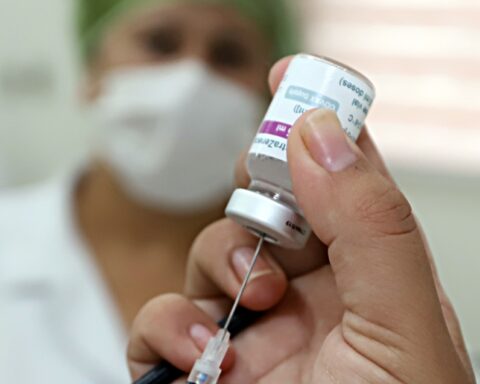 Bivalent vaccines are in shopping malls and hospitals on the weekend