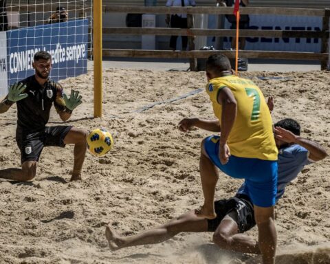 Brazil beats Uruguay in the Copa América beach soccer debut