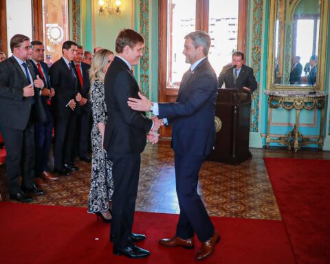 Brunetti is sworn in as Paraguayan ambassador to Uruguay