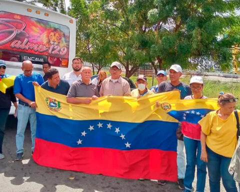 CVG workers to Maduro: We want salary indexation to the dollar