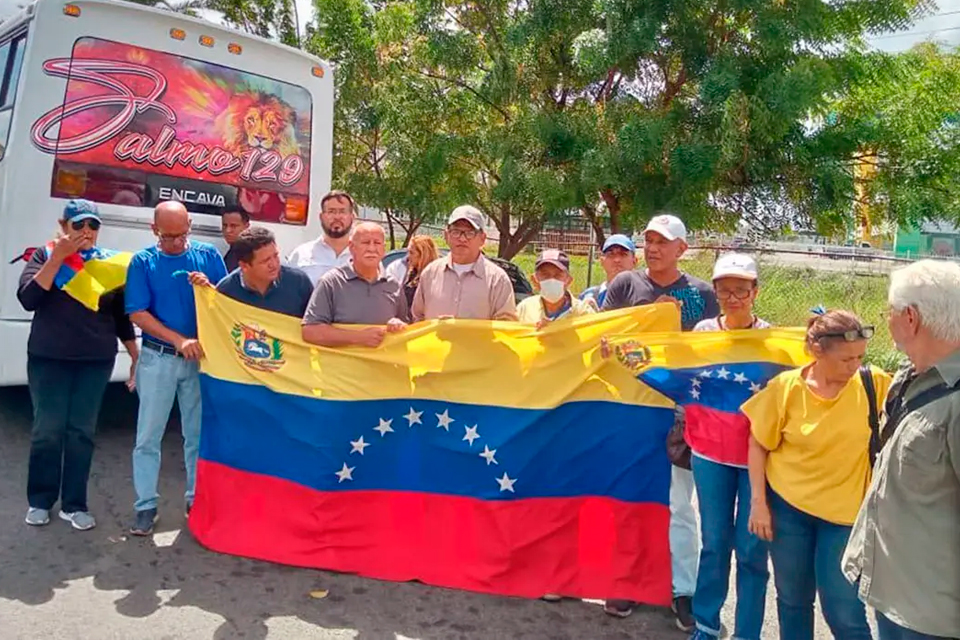 CVG workers to Maduro: We want salary indexation to the dollar