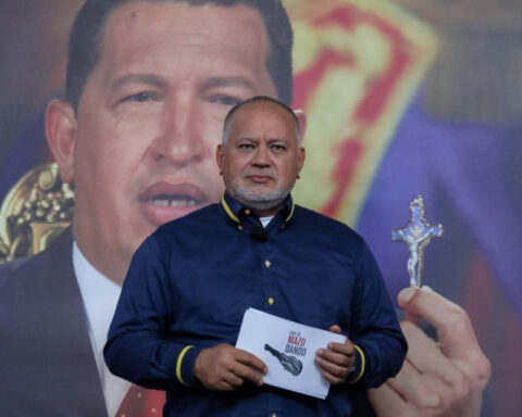 Cabello: I don't know why Capriles is a candidate for the primaries if he is disabled