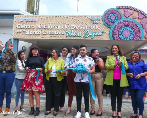 Camila Ortega inaugurates "Centro de Talento Creativo" in a building stolen from Puntos de Encuentro