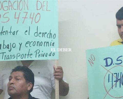 Carriers threaten to initiate mobilizations to annul the decree that prohibits tinted windows