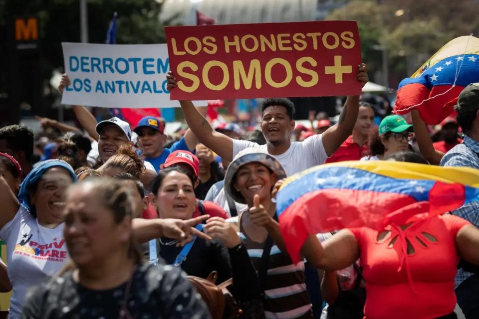 Chavistas marched in Caracas against corruption and in favor of Nicolás Maduro