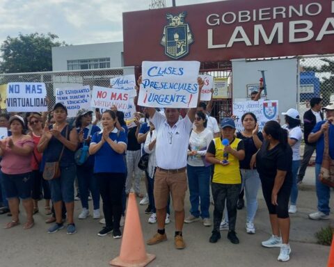 Chiclayo: Parents and teachers demand a place for face-to-face classes