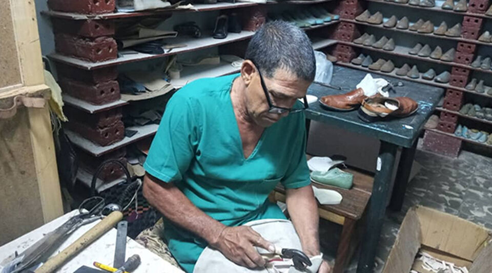 China launches to the rescue of the military footwear company in Cuba