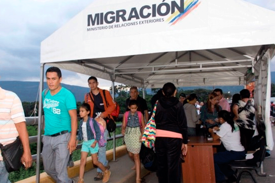 Colombia enables immigration checkpoint on the border with Venezuela