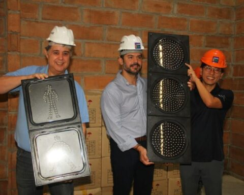 Comuna receives 74 new intelligent traffic lights that will be installed in Asunción