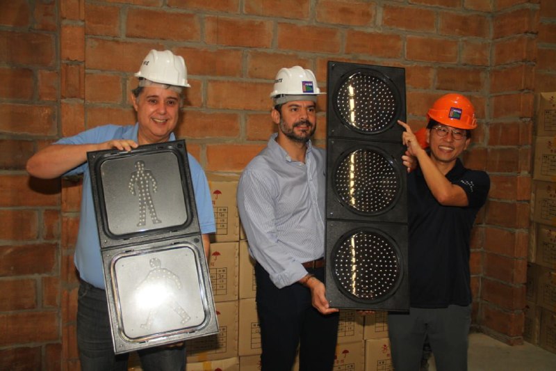 Comuna receives 74 new intelligent traffic lights that will be installed in Asunción