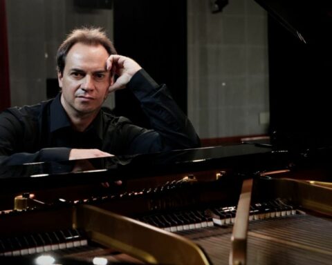 Concert by Italian pianist Massimo Folliero for 128 years of the Dante Alighieri College