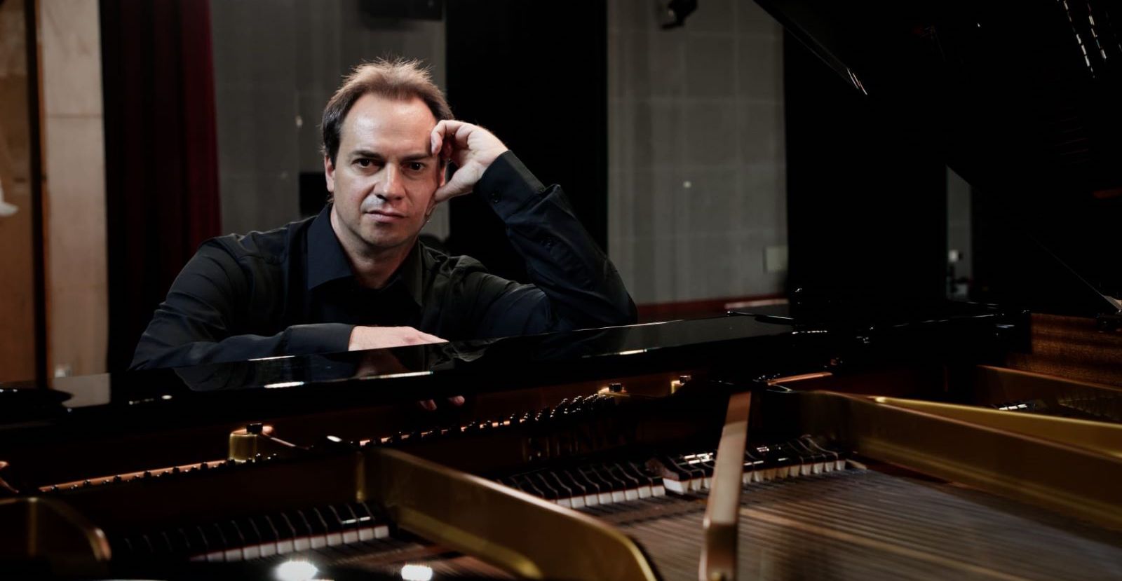 Concert by Italian pianist Massimo Folliero for 128 years of the Dante Alighieri College