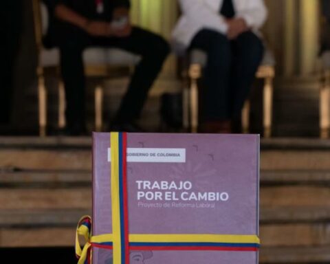 Consult here the complete text of the labor reform