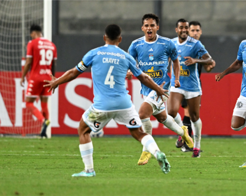 Cristal annihilates Nacional from Paraguay (5-1) and is in the third phase of the Libertadores
