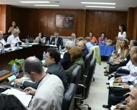 Cuba and the US cooperate on infectious diseases at a meeting in Havana