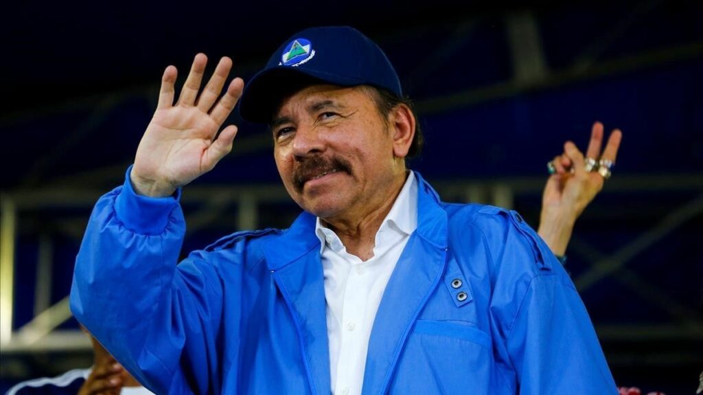 Daniel Ortega arrives in Venezuela to pay tribute to the memory of Chávez