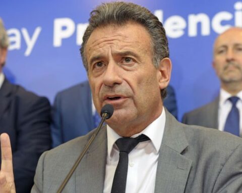 Daniel Salinas will present his resignation and rules out a future political militancy.  These are your reasons